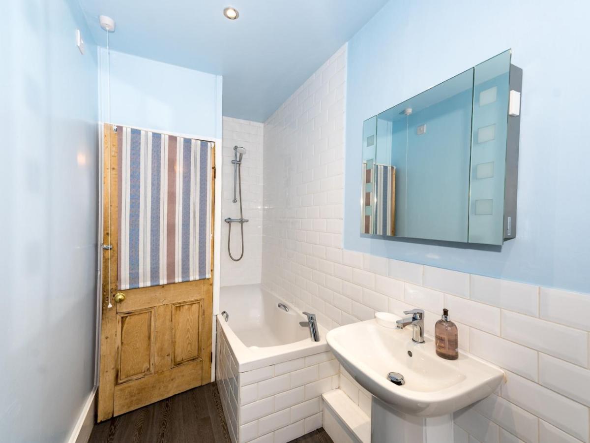 Pass The Keys 3 Storey Townhouse Shrewsbury Kültér fotó