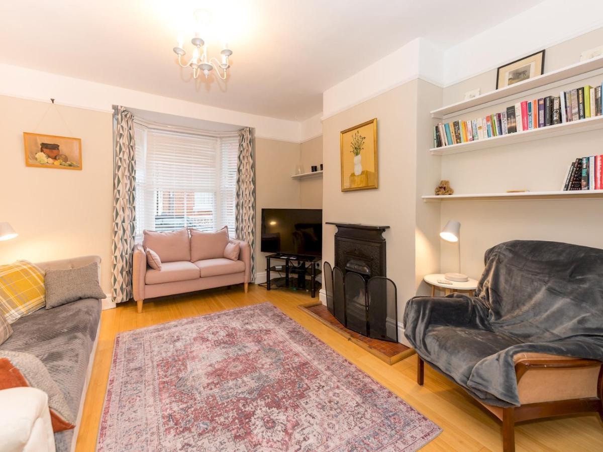 Pass The Keys 3 Storey Townhouse Shrewsbury Kültér fotó