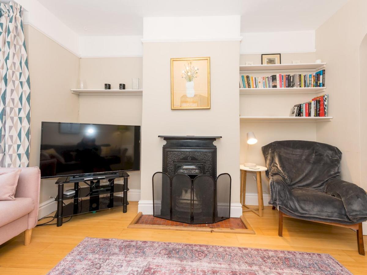 Pass The Keys 3 Storey Townhouse Shrewsbury Kültér fotó