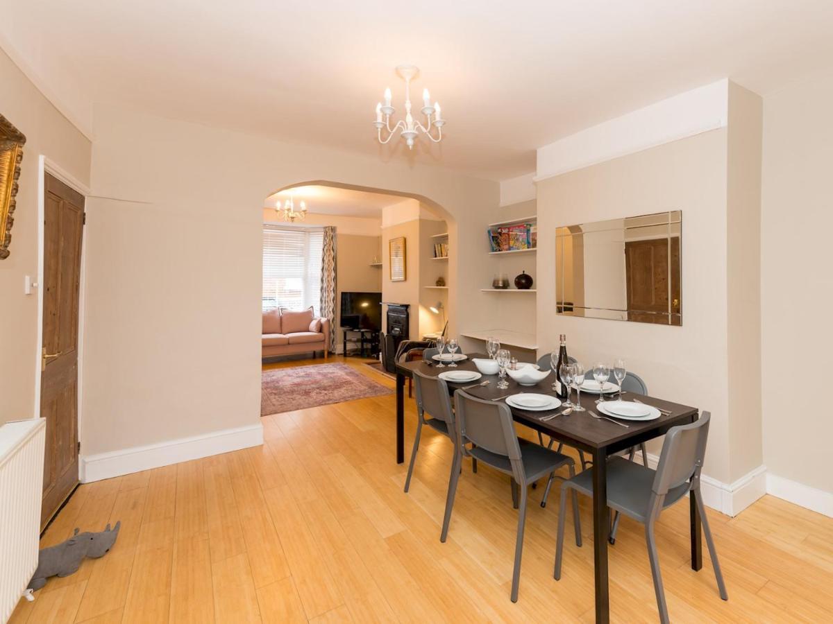 Pass The Keys 3 Storey Townhouse Shrewsbury Kültér fotó