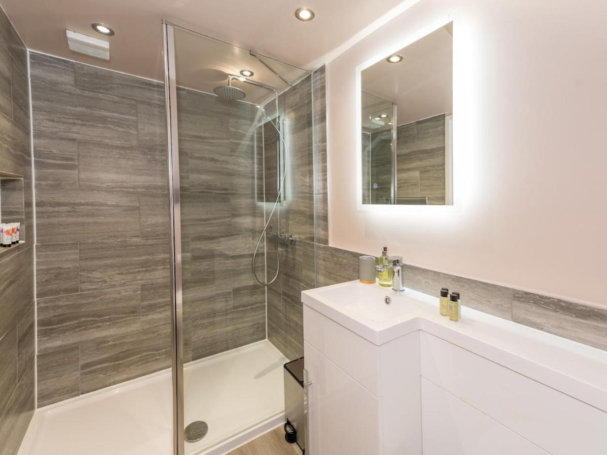 Pass The Keys 3 Storey Townhouse Shrewsbury Kültér fotó