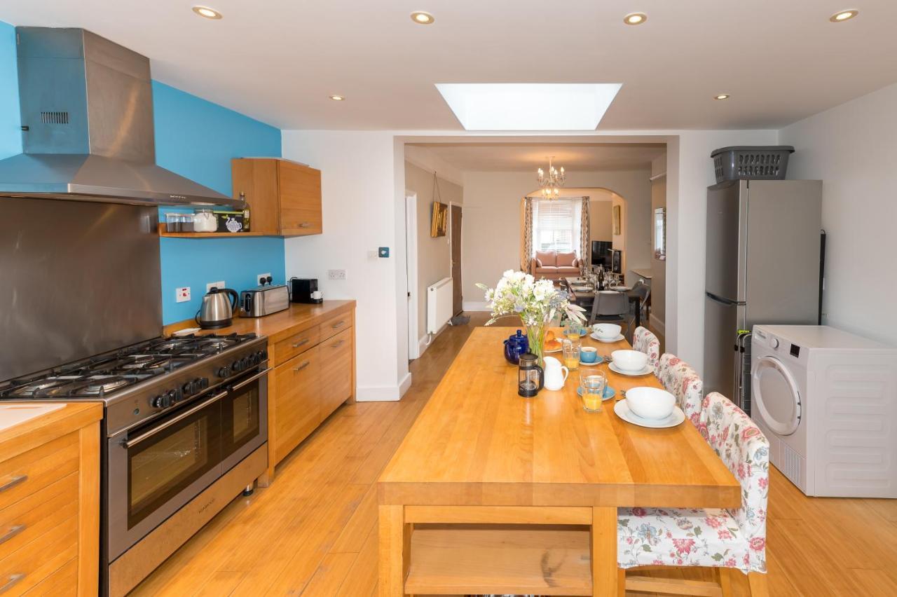 Pass The Keys 3 Storey Townhouse Shrewsbury Kültér fotó