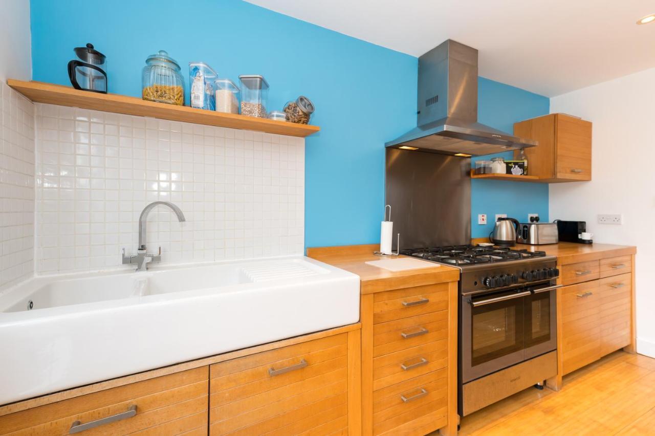 Pass The Keys 3 Storey Townhouse Shrewsbury Kültér fotó